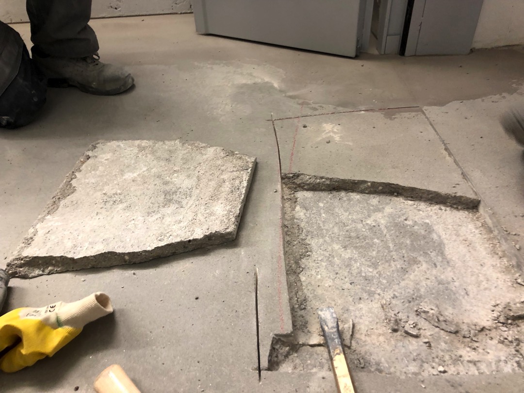 Fehlerhafte Haftbrücke: Großer Schaden im Industrieestrich