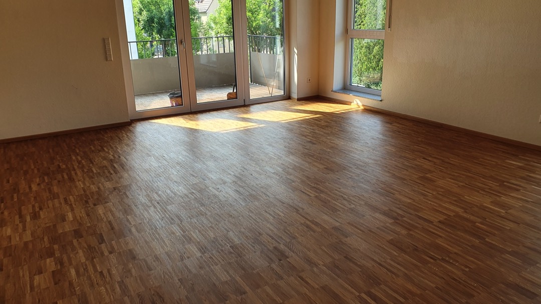 Mangelhaften Holzfußboden erfolgreich renoviert