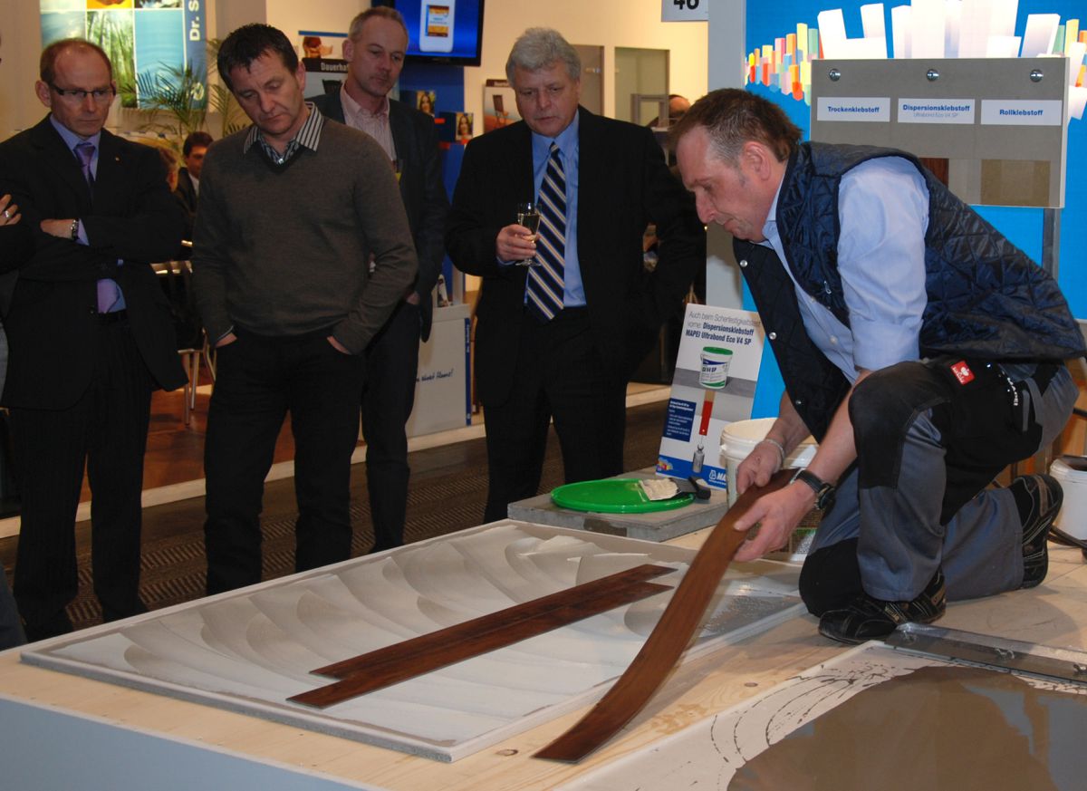 Auch 25 Jahre am Markt: Klebstoff Ultrabond Eco V4SP