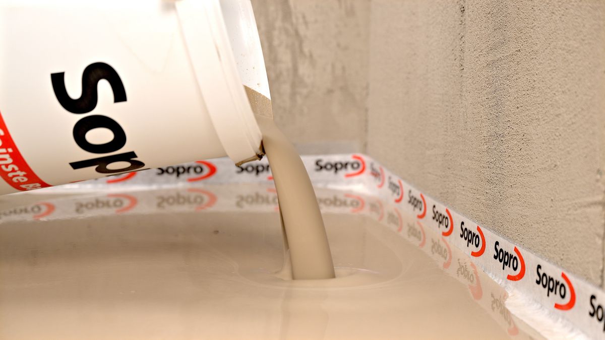 Fließspachtel für termingebundene Arbeiten