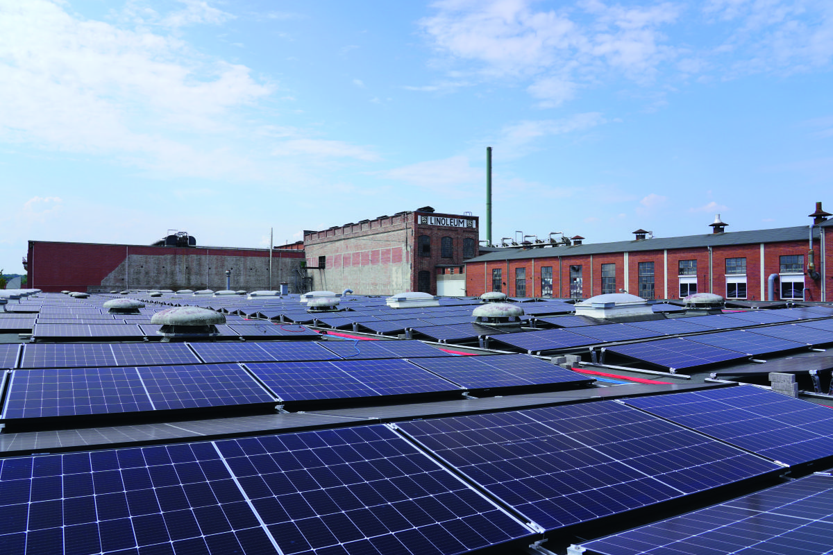 Gerflor investiert in moderne Photovoltaik-Anlage