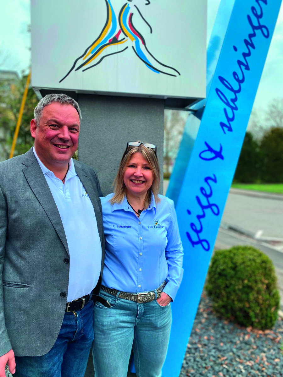 Andreas und Elke Schlesinger, Geiger & Schlesinger<hr>"Wir vereinbaren jetzt schon Termine mit den Außendienstmitarbeitern unserer Lieferanten und besuchen Fachmessen, um die Ware für Weihnachten rechtzeitig im Haus zu haben. Als neue Lieferanten haben wir die Firmen Rohleder mit Kleinmöbeln und Heimtextilien sowie Christian Fischbacher Bed & Bath mit exklusiver, maßgeschneiderter Bettwäsche in unser Sortiment aufgenommen. Wir bieten unseren Kunden bereits im Oktober einen verkaufsoffenen Sonntag an, an welchem wir unser Firmenportfolio zeigen werden. Hinsichtlich der Frage zum Schmutzfang-Sortiment, können wir bejahen, da wir Schmutzfangmatten der Otto Golze & Söhne GmbH anbieten, welche sowohl im Privat-, als auch im Objektgeschäft verkauft werden."<br> BTH Heimtex Konjunktur-Umfrage: BTH Heimtex hat ihre Leser gefragt