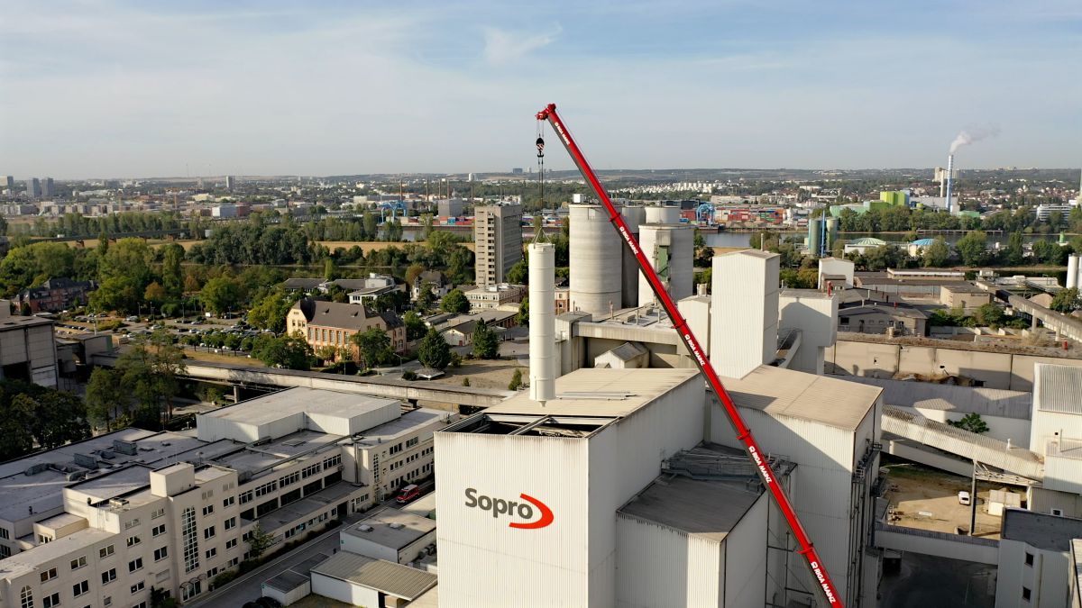 14 Stahlsilos in Wiesbaden eingebaut