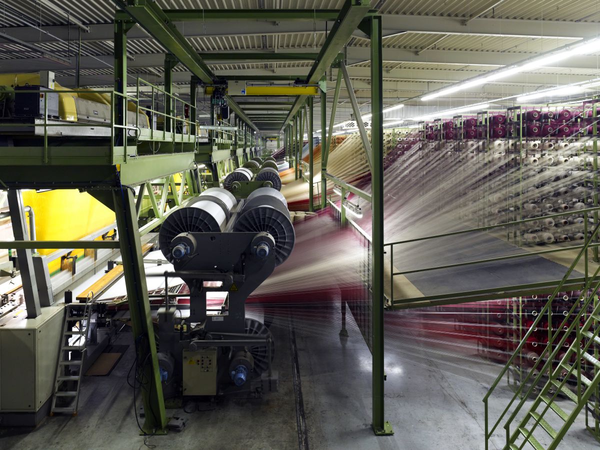 Noch laufen die Textilmaschinen in Flandern; aber diese Weberei <br>von Ragolle gehört jetzt <br>zur britischen <br>Victoria Group.<br> Perspektiven für die belgische Teppichbodenindustrie