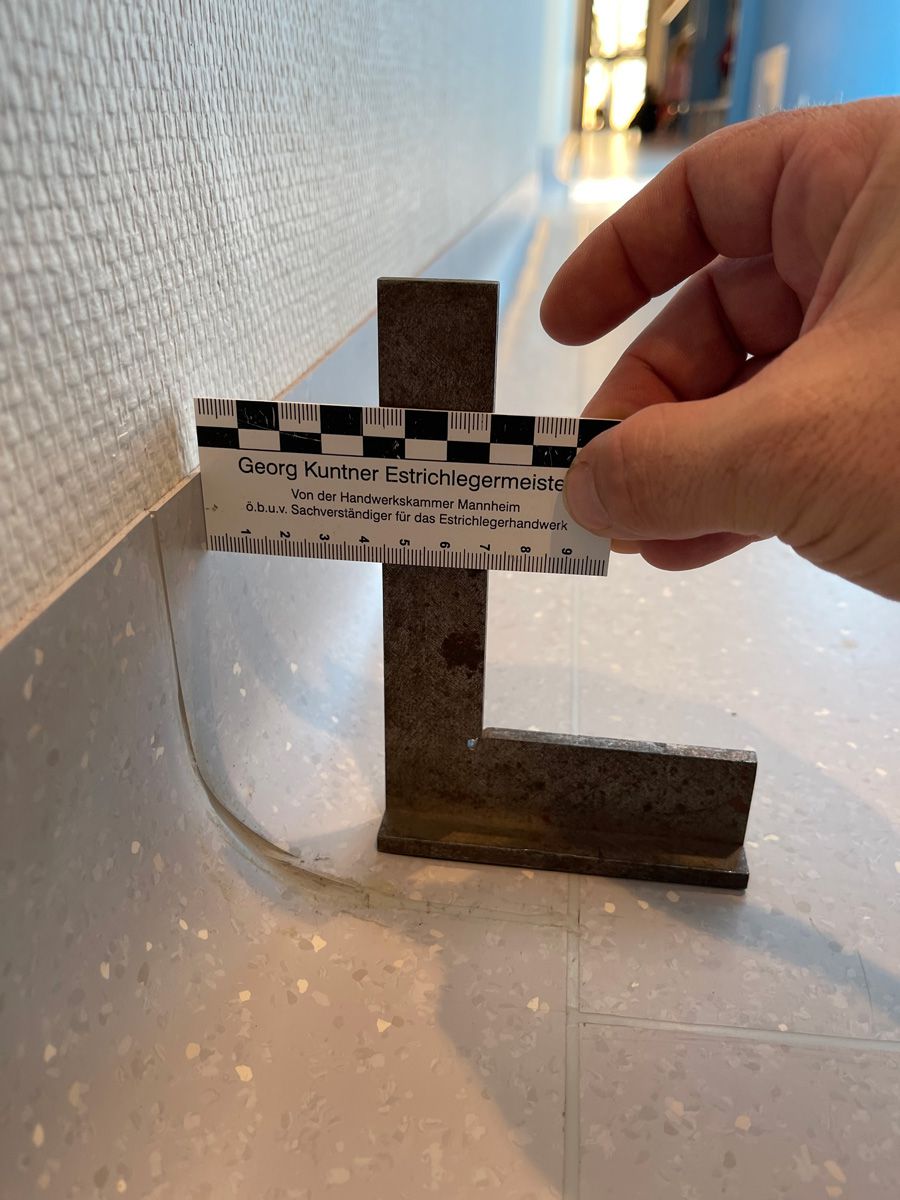 Sockelausführung am Kautschukbelag fehlerhaft