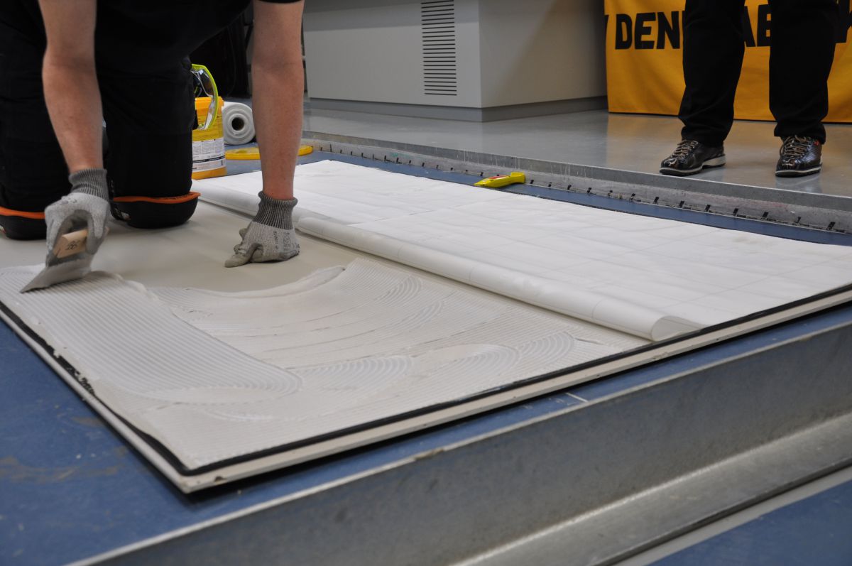 Verlegepraxis 1: Leichterer Parkett-Rückbau dank Okalift Super Change