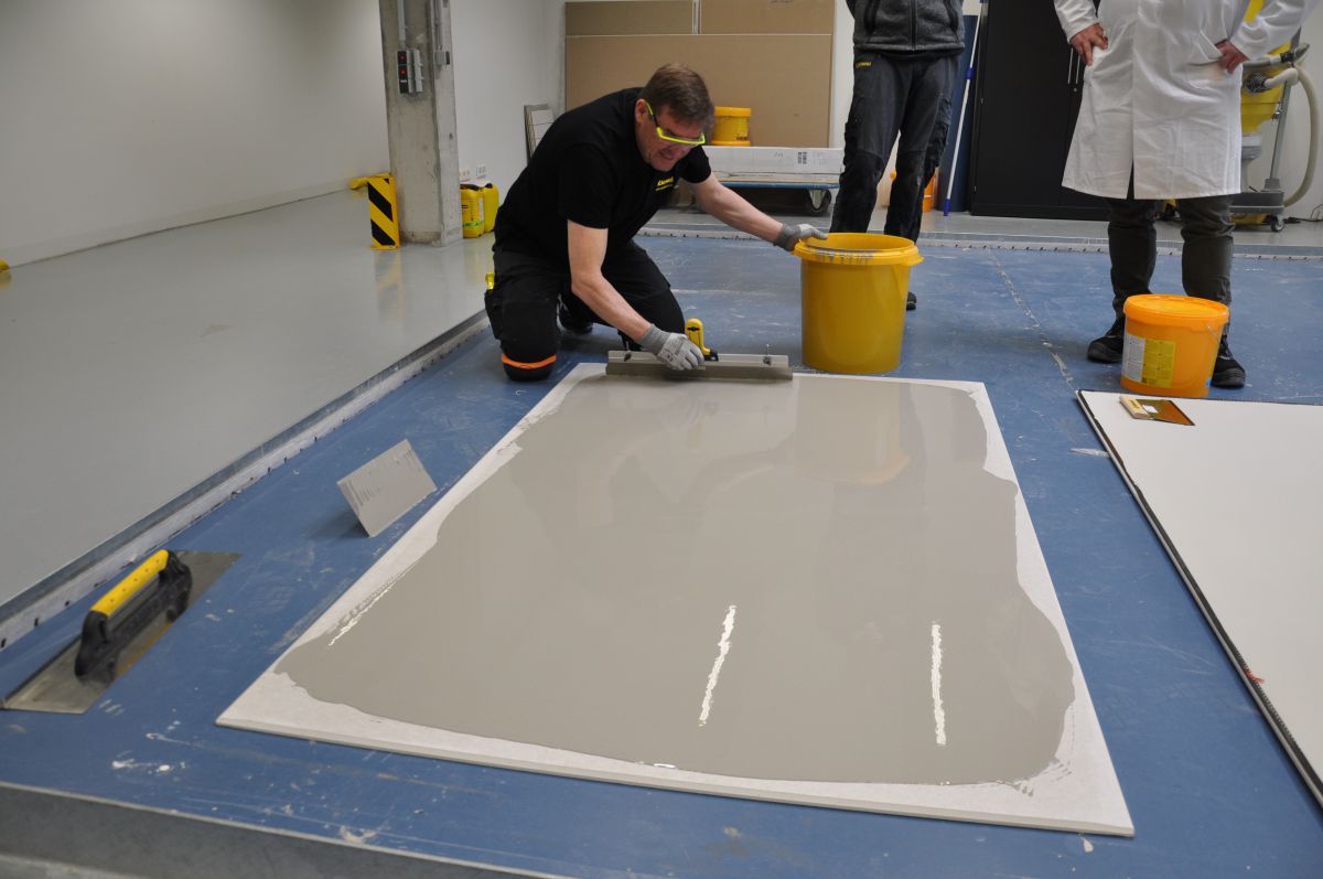 Verlegepraxis 2: Anti-Rutsch-Effekt bei LVT-Verlegung