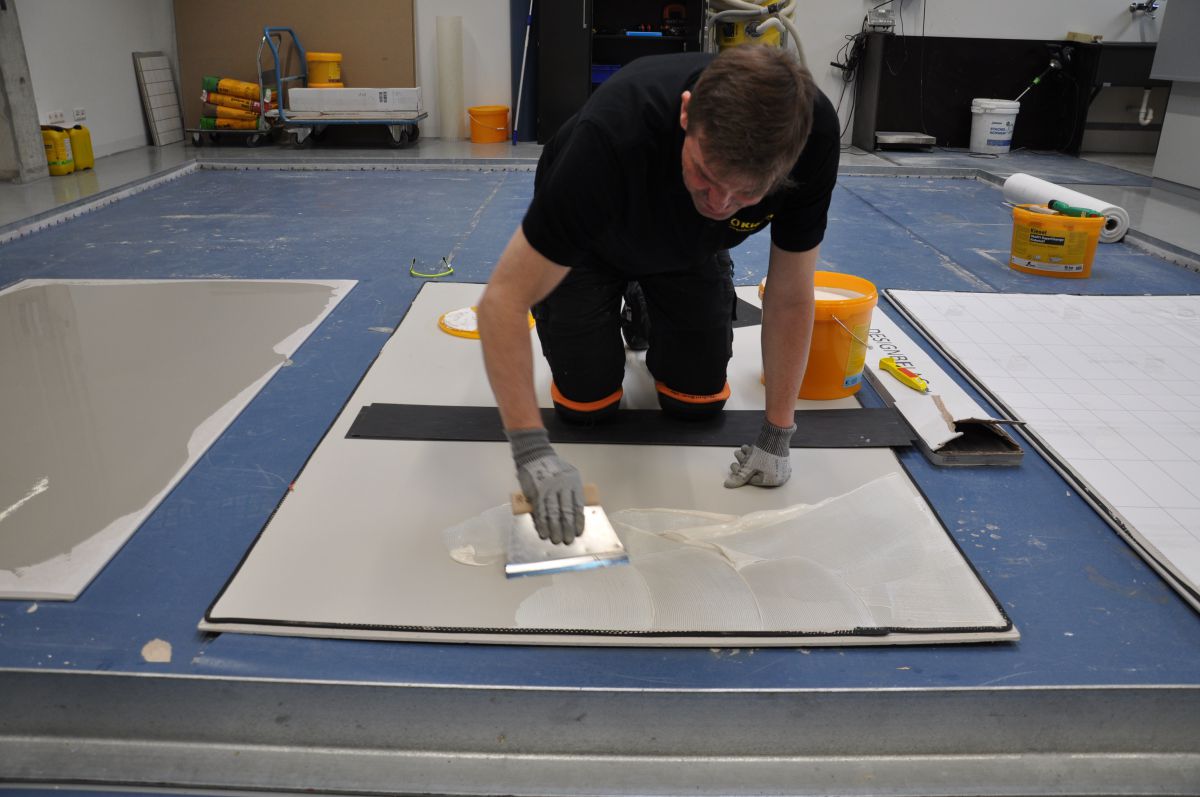 Verlegepraxis 2: Anti-Rutsch-Effekt bei LVT-Verlegung