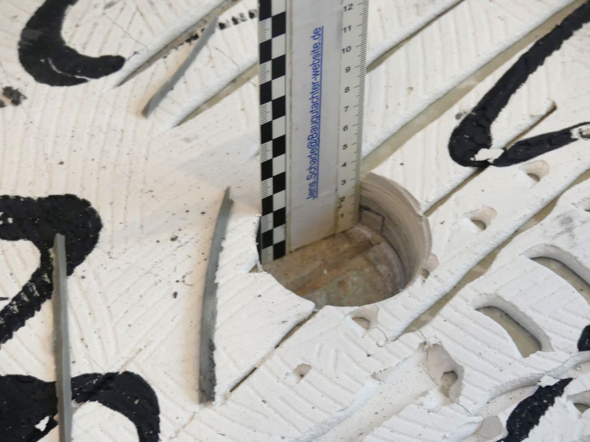 Schichten des Bodenaufbaus quasi verbrannt