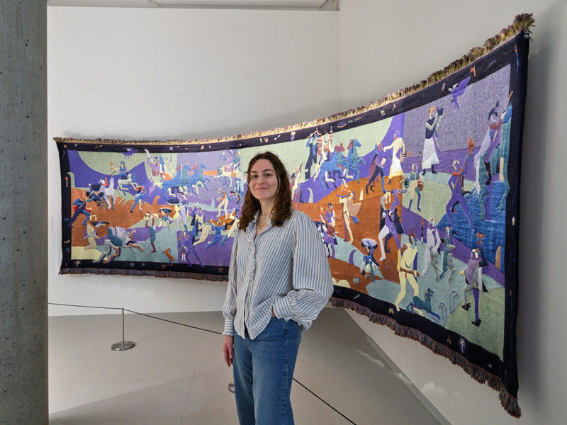 Moderner Wandteppich mit antikem Vorbild in der Ausstellung Feste Feiern!