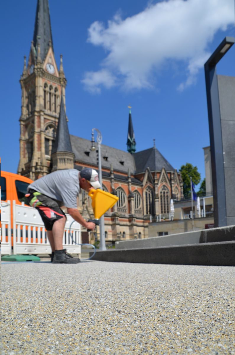 Neuer Boden für Treppenanlage auf Theaterplatz