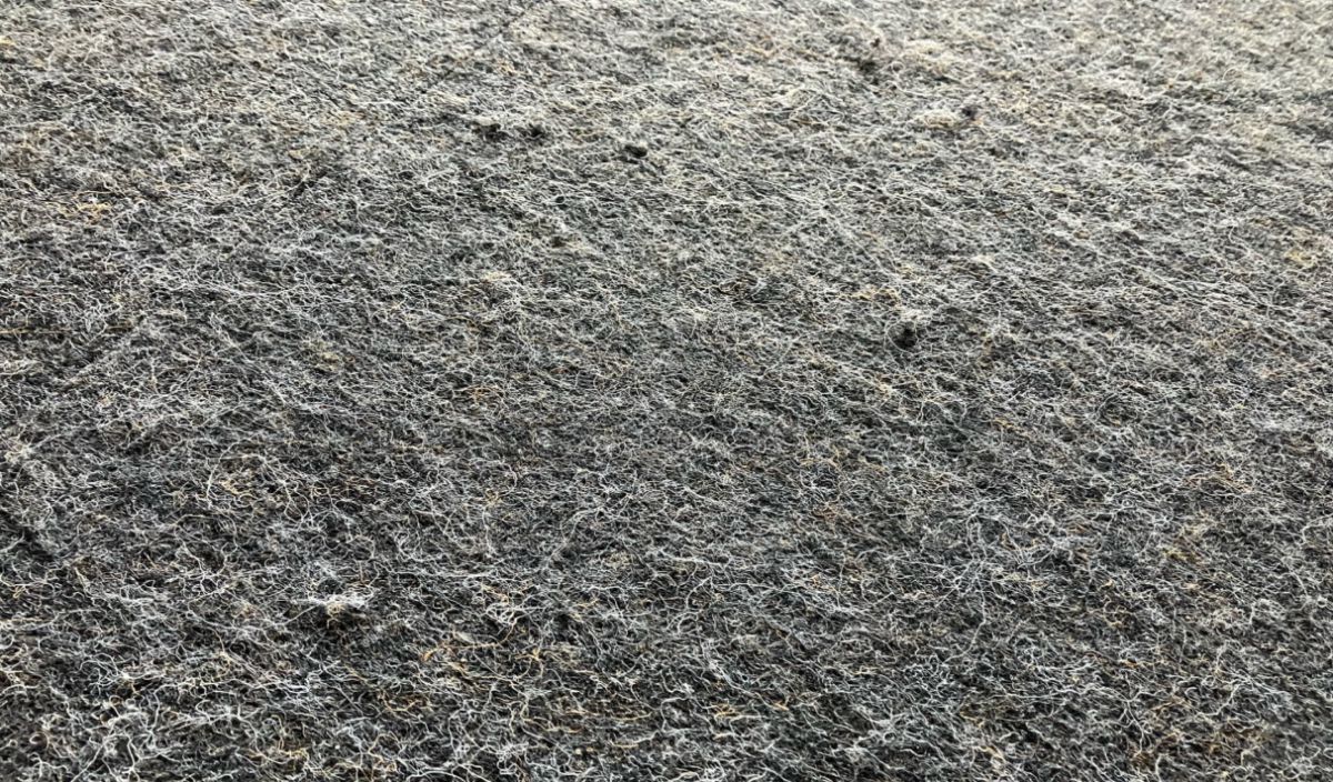 Reinigung beugt Schadensbild "Pilling" vor