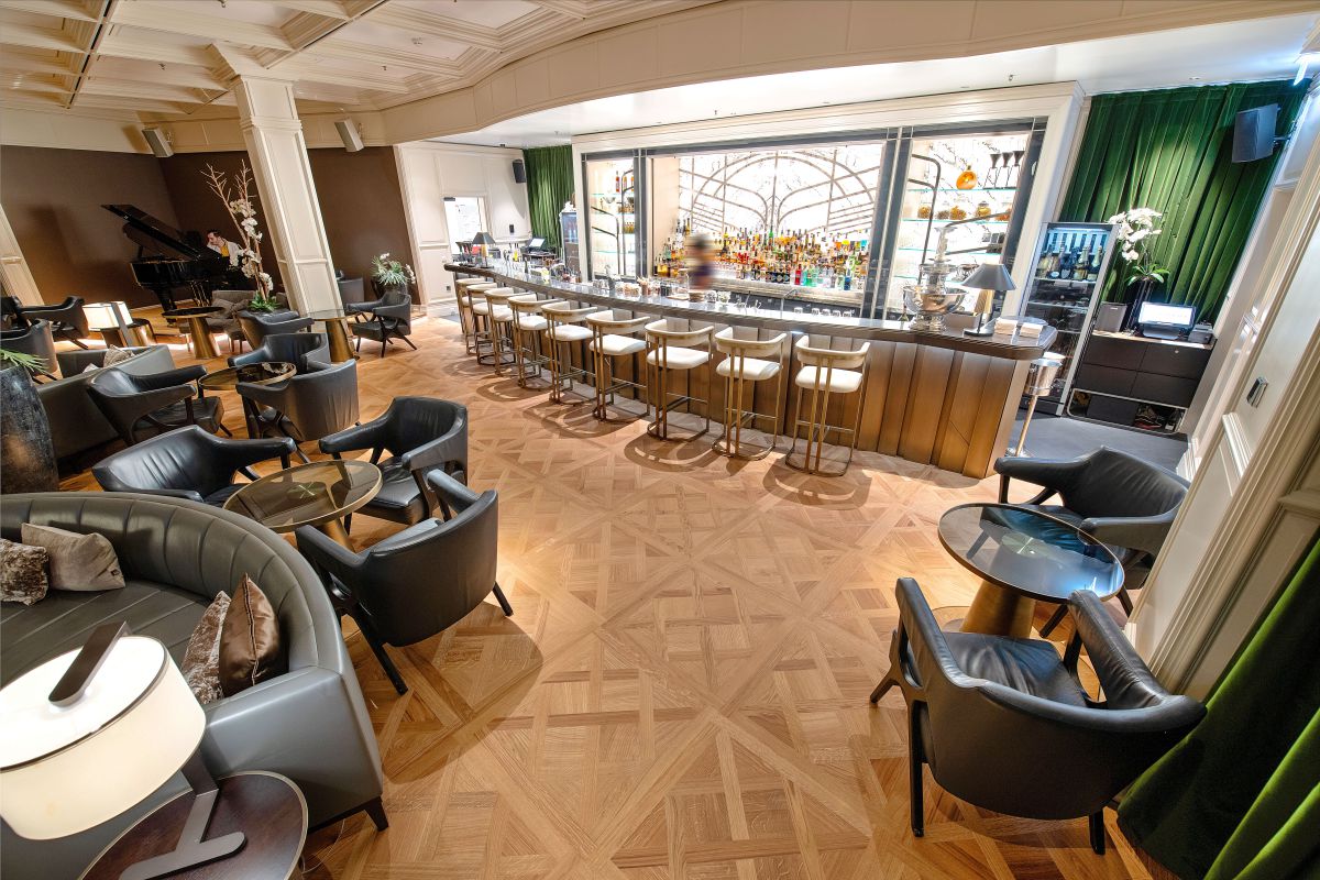 Sorgfältige Rekonstruktion eines Flechtmuster-Bodens 