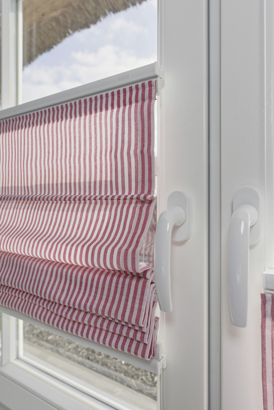 Raffrollos kleben, klemmen, schrauben