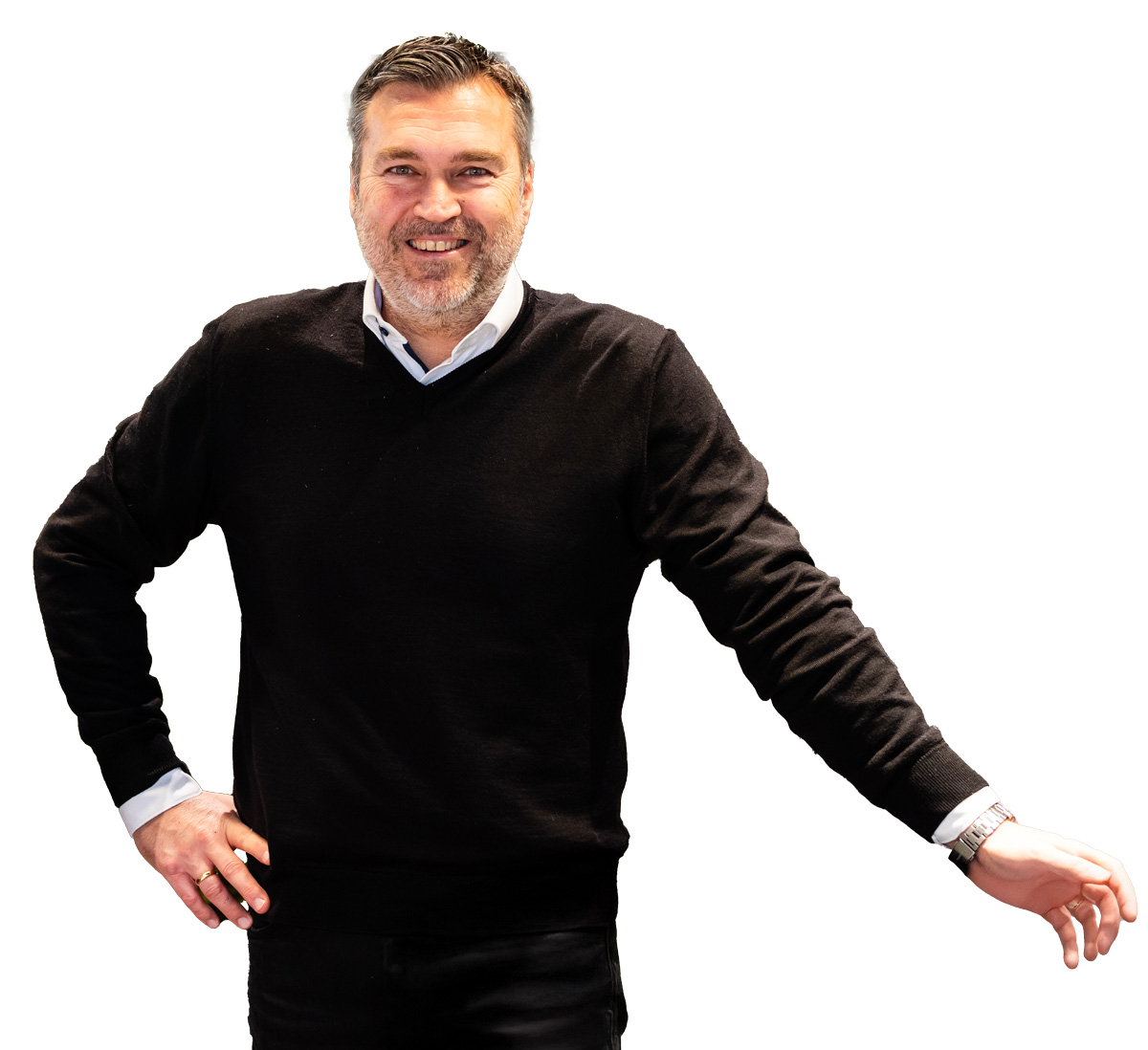 "Das Jahr der Kronleuchter"<br>Holger Stark, Stark Home<br><br>"Das Esszimmer wird gemütlicher und lädt zum Verweilen ein: Esszimmerstühle bekommen eine bequeme Armlehne und sind drehbar Trend. Mit einer eindrucksvollen Hängeleuchte oder einem Kronleuchter wird die Sitzecke zur privaten Lounge-Ecke. Sessel werden zu Eyecatchern. Beeindruckend große Esstische mit einem ausgefallenen Mittelfuß in einer besonderen Form liegen im Trend. Der Couchtisch ist das Highlight jeder Sofaecke. Er darf gern ein bisschen verspielt und frech sein und wie ein eigenständiges Objekt wirken. Die praktische Funktion als Abstellfläche übernehmen dann passende kleine Beistelltische. It Piece Konsole: Ein praktischer Helfer und die beste Idee für eine Wandgestaltung mit Wow-Effekt. Ein auffälliges Einzelstück im Raum in skulpturaler Form kann man gut dekorieren mit einer Tischleuchte, einer schlichten Vase mit wechselnden Blumen, einem schönen Spiegel oder einem anziehenden Bild darüber. 2025 ist das Jahr der Kronleuchter, die wie schwebende Skulpturen den Raum erleuchten. Besonders angesagt: Lichtdurchlässiger Alabasterstein für mystische Effekte. Noch ein Trend: Große abstrakte, bunte Bilder oder großformatige Fotografien werden ausgestellt wie in einer Galerie. Skulpturen und Vasen sehen wie einzigartige Kunstobjekte. Sehr wichtig für diesen Trend sind Säulen und Galeriesockel – moderne Säulen aus Marmor, Holz oder Metall. Kunst ist wichtig!" Was ist 2025 angesagt in der Raumgestaltung?