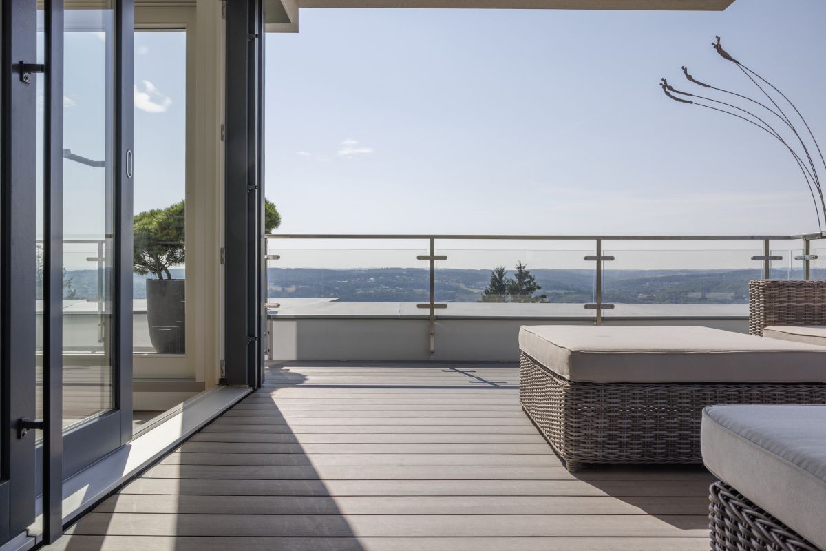 Elegante WPC-Terrasse, pflegeleicht und langlebig