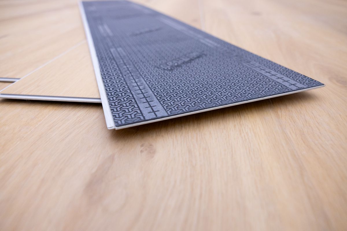 Designboden mit Akustikunterlage