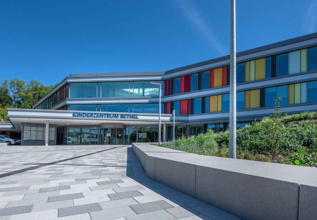 Sonnenschutz und Wohlbefinden für die Kinderklinik Bethel