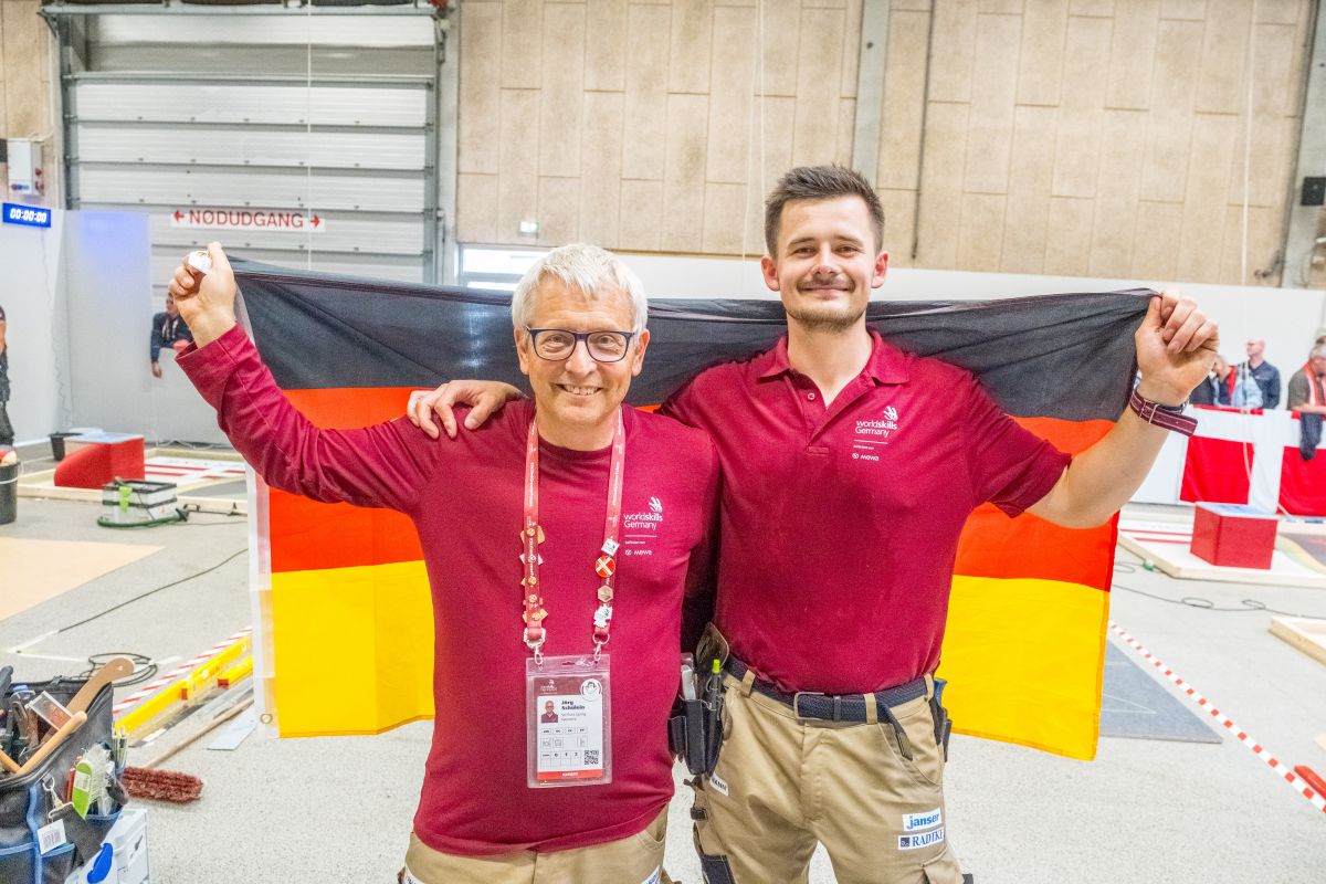 Parkettlegermeister Jan Dirkschnieder gewinnt Exzellenzmedaille