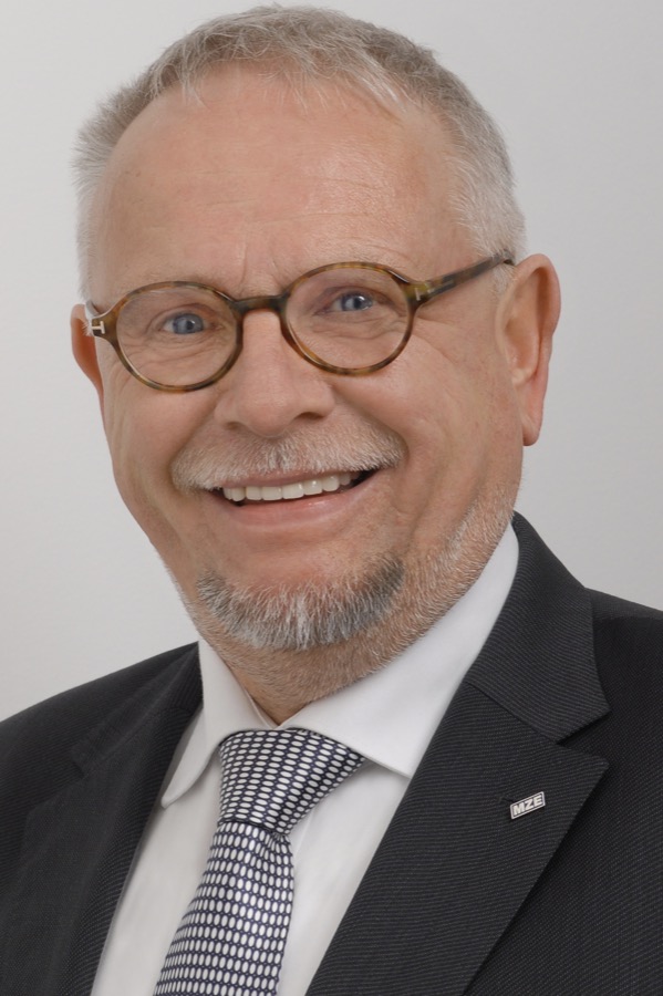 Peter J. Schroeder MZE: Peter J. Schroeder geht in den Ruhestand, Helmut Stauner übernimmt