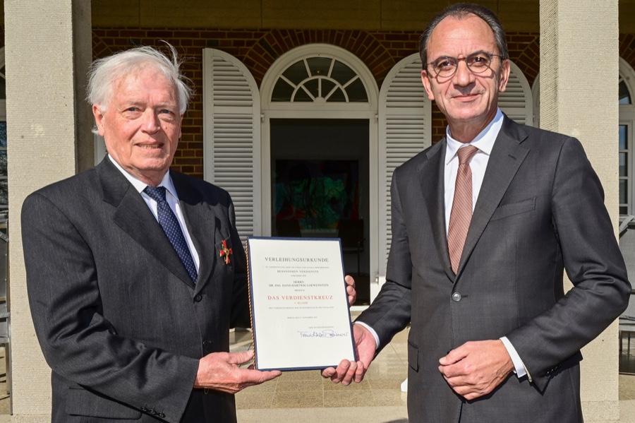 ZDB: Ehrenpräsident Dr. Loewenstein erhält Bundesverdienstkreuz 1. Klasse