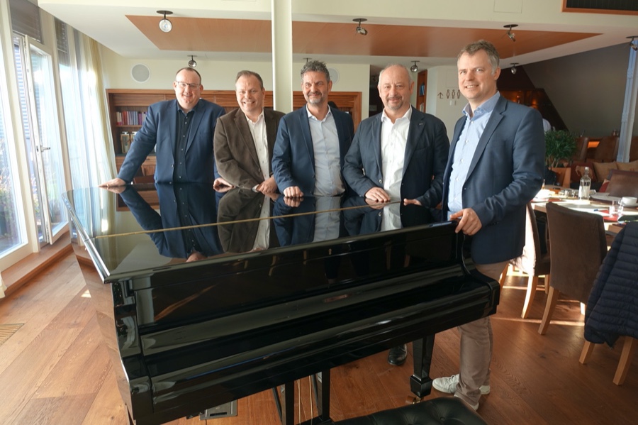 VDP-Vorstand: Bernhard ter Hürne, Michael Schmid, Dr. Peter M. Hamberger, Volker Kettler und Geschäftsführer Dr. Denny Ohnesorge VDP: Mehr Umsatz mit Parkett bei sinkendem Absatz