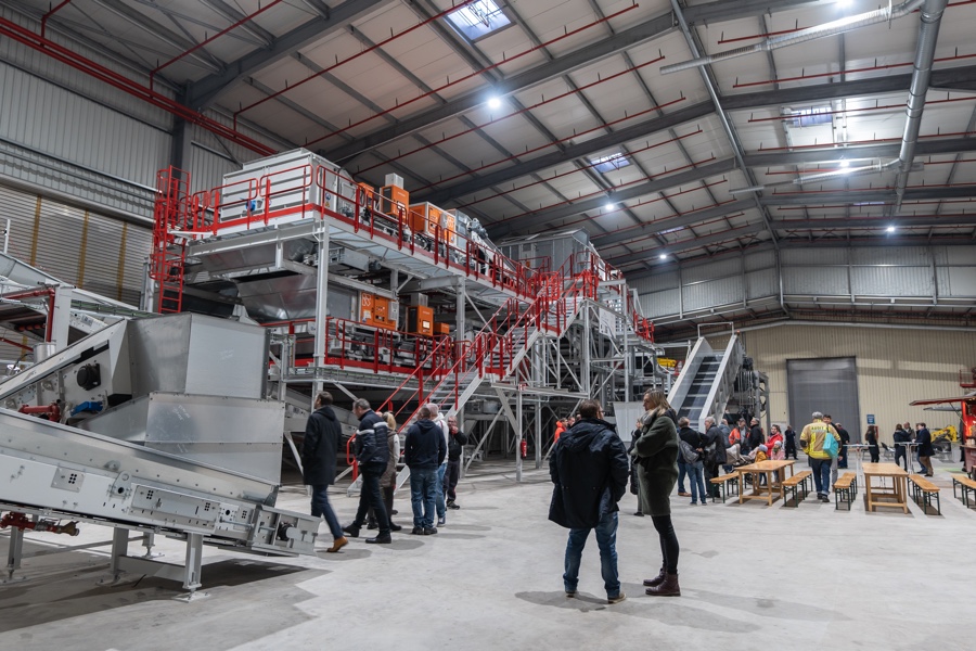 In rund zwölf Monaten wurde in Swisttal bei Bonn die moderne Anlage für das Recycling von PP-Kunststoff errichtet. Classen: Recycling-Joint Venture geht in Betrieb