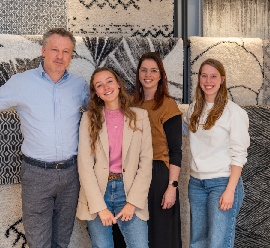 CEO Peter Desmet, Yentl van der Plas (Marketing), Ophélie Vanhoutte (Design) und Flo van Tongel (Produktentwicklung und Nachhaltigkeit) Mc Three schlägt das nächste Kapitel auf