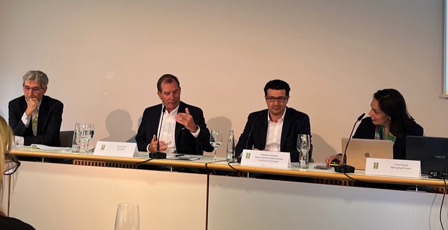 Carl Ruland, Jan Dossche, Sebastian Wendel und Feriel Saouli bei der Vorstellung der MMFA-Zahlen für 2022. MMFA erleidet 2022 Absatzminus, nur SPC-Böden legten zu