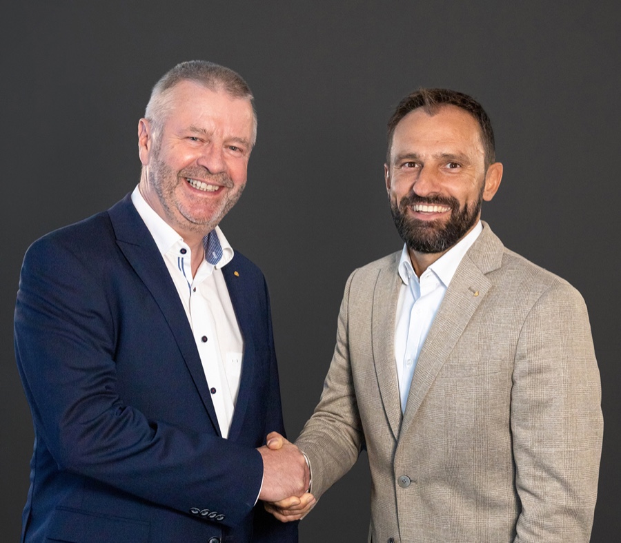 Hans Strauß und Thomas Jaraczewski Mapei: Thomas Jaraczewski neuer Vertriebsleiter Keramik & Baustoffe