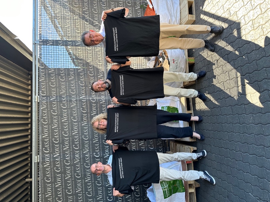 Lotter + Liebherr: Recycling-Pilotprojekt für elastische Bodenbeläge