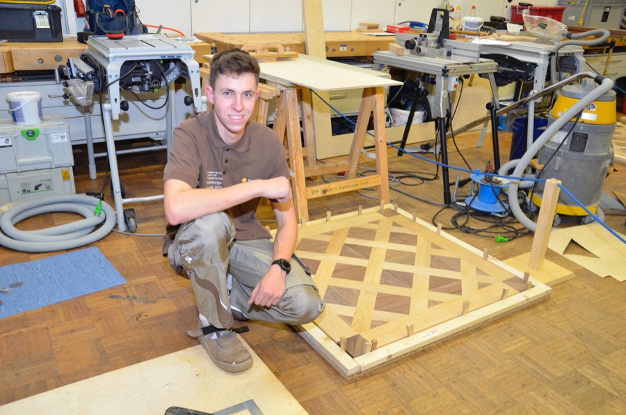 Parkettleger Franz Dybek aus Sachsen errang 2022 den Bundessieg. BVPF: Deutsche Meisterschaft der Parkett- und Bodenleger startet am 10. November 2023