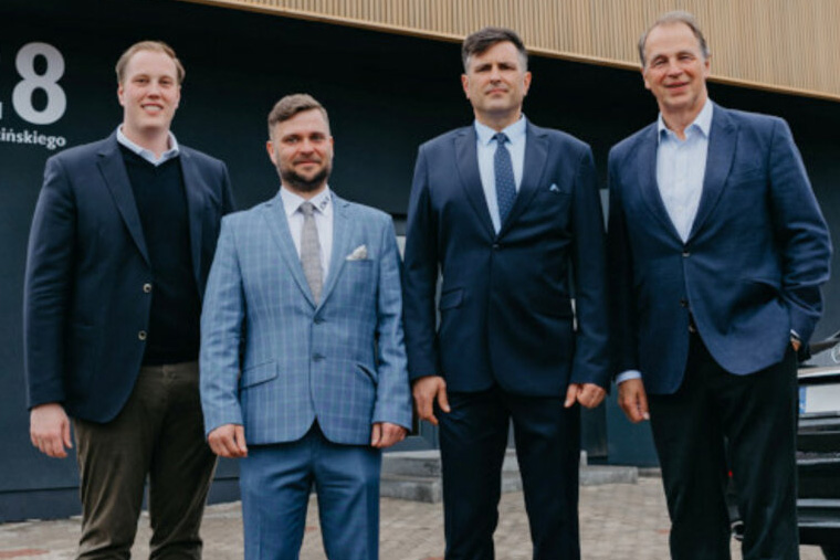 Jordan: Showroom in Warschau und neue Holzbauhalle in Estenfeld 