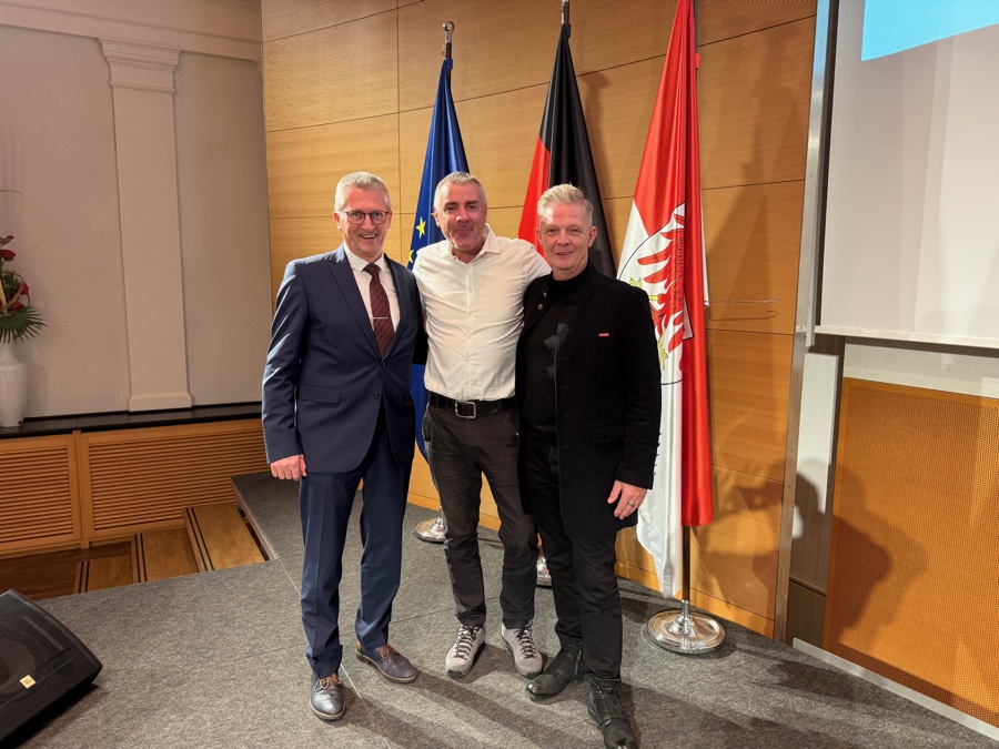 Freuen sich über den Bundespreis für Handwerk in der Denkmalpflege: Axel Klemm, Gunter Schleese und Ronny Wagner. Innung Nordost: Mitglieder erhalten Bundespreis für Handwerk in der Denkmalpflege