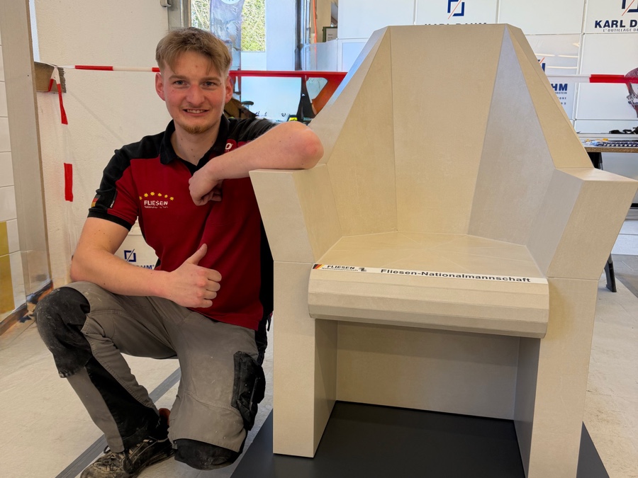 Der 21-jährige Fliesenleger Niko Schleicher aus dem Saarland nimmt an der Worldskills 2026 teil. Fliesenleger Niko Schleicher fährt zur Berufe-WM 2026