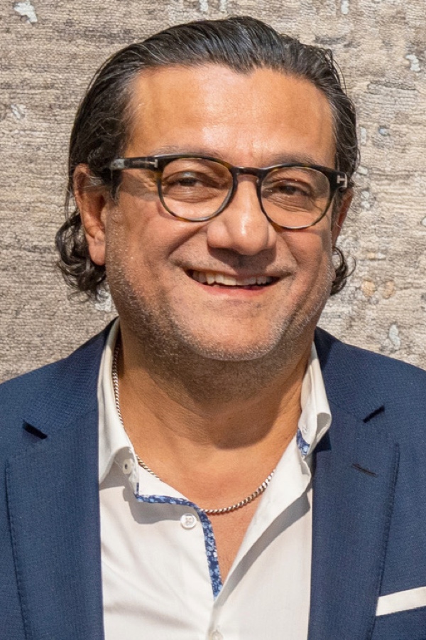 Reza Rejaye bleibt nach dem Verkauf seines Unternehmens als Berater für Rezas tätig. Reza Rejaye verkauft Rezas an Inbogulve